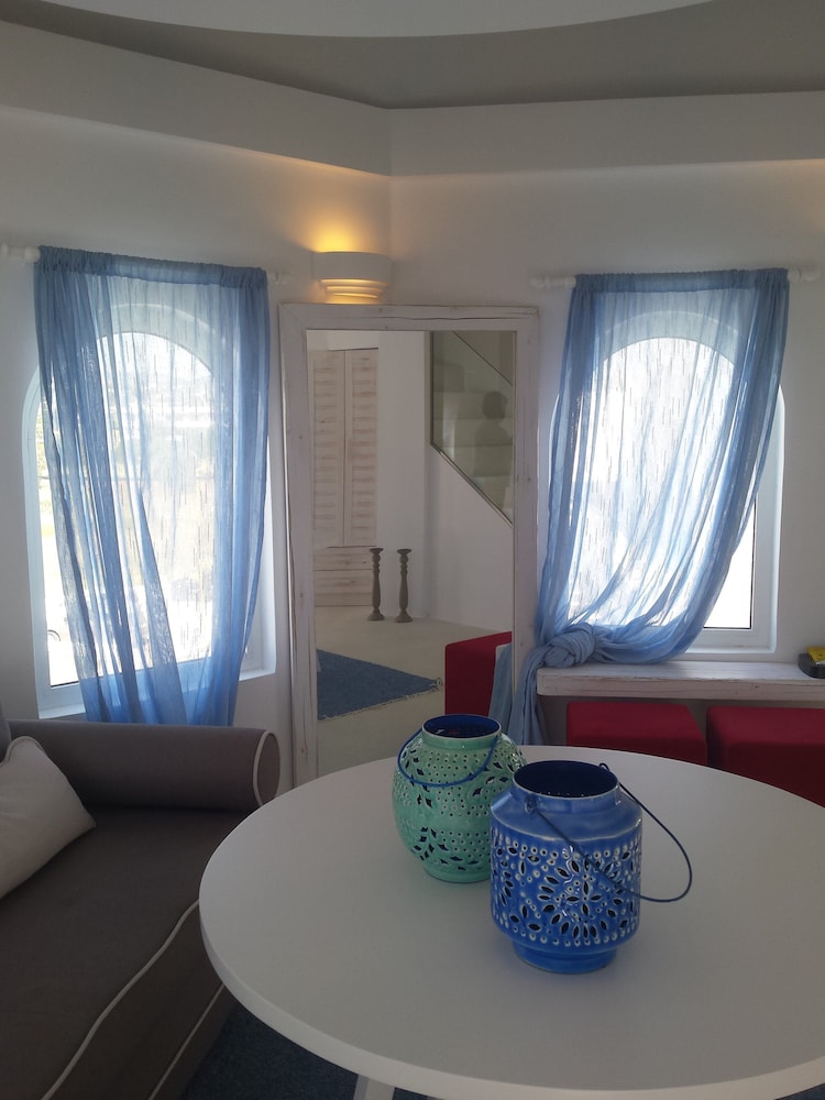 Kouros Home Hotel
