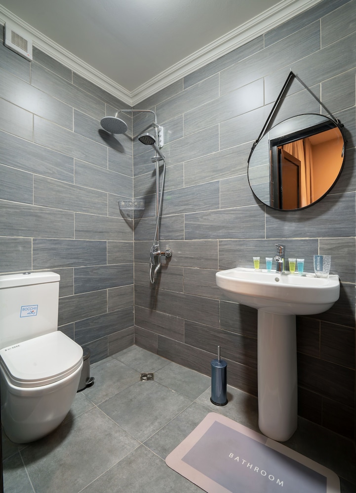 Niabi 4BDR Apartments with billiards