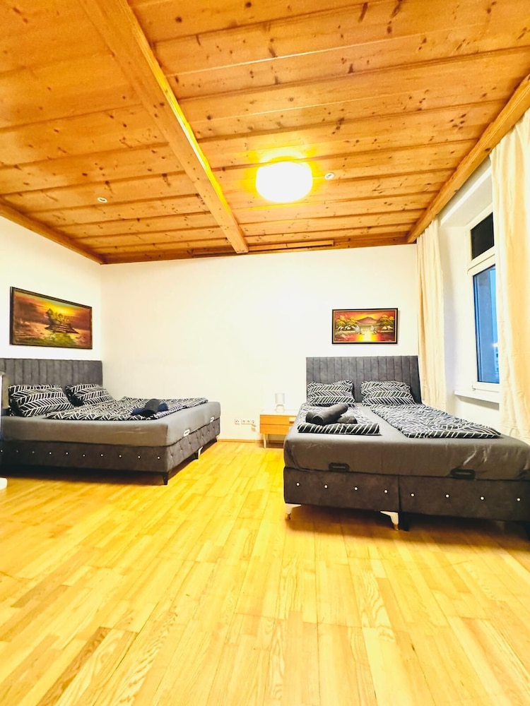 Cozy 4BR Apt for 12P Near FAC Platz