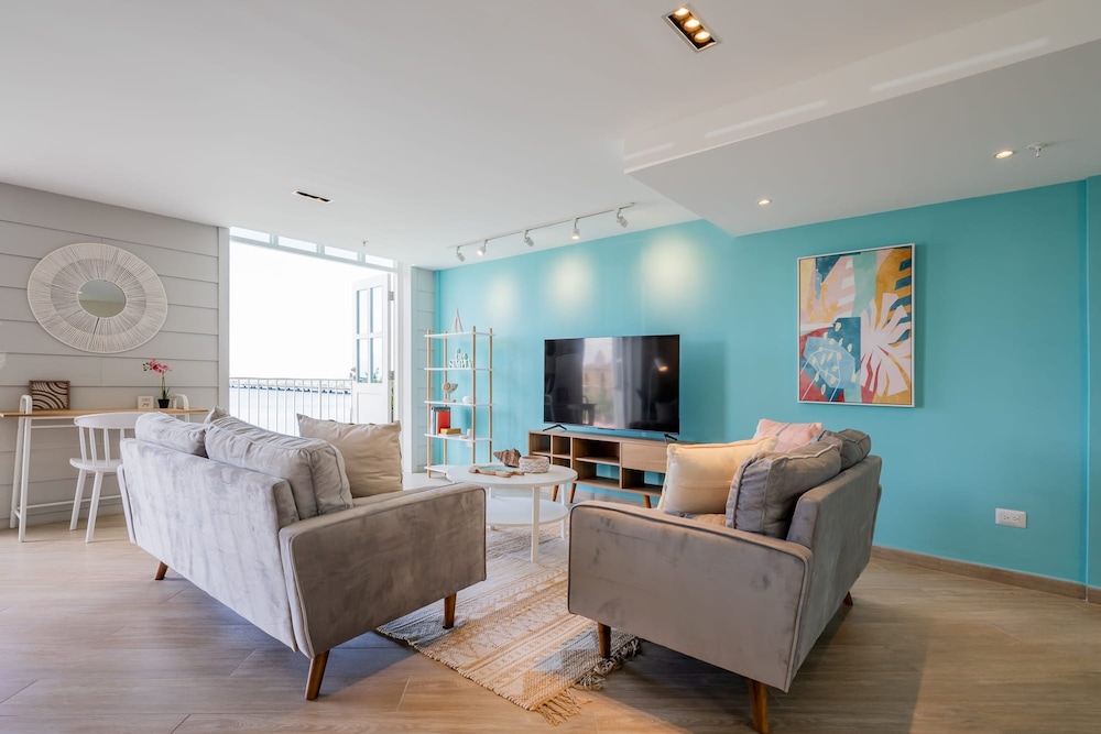 w Phenomenal 2BR w Fantastic View in Panama