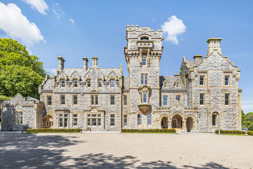 The Violet Suite Stone Cross Mansion