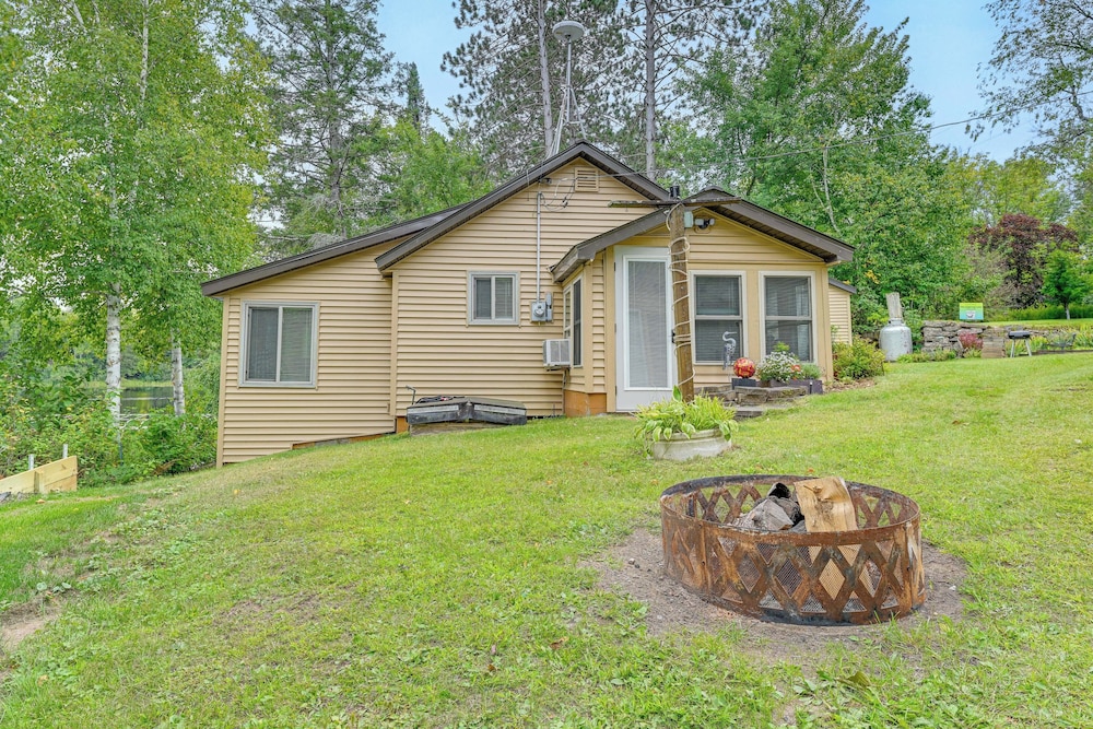 Dock & Lake Access: Cabin 4 Mi to Ice Age Trail!