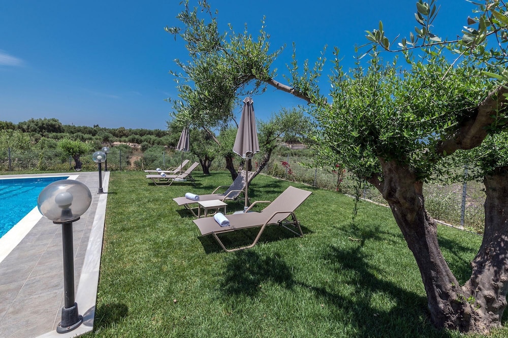 Villa Guinevere-with Private Pool view 3