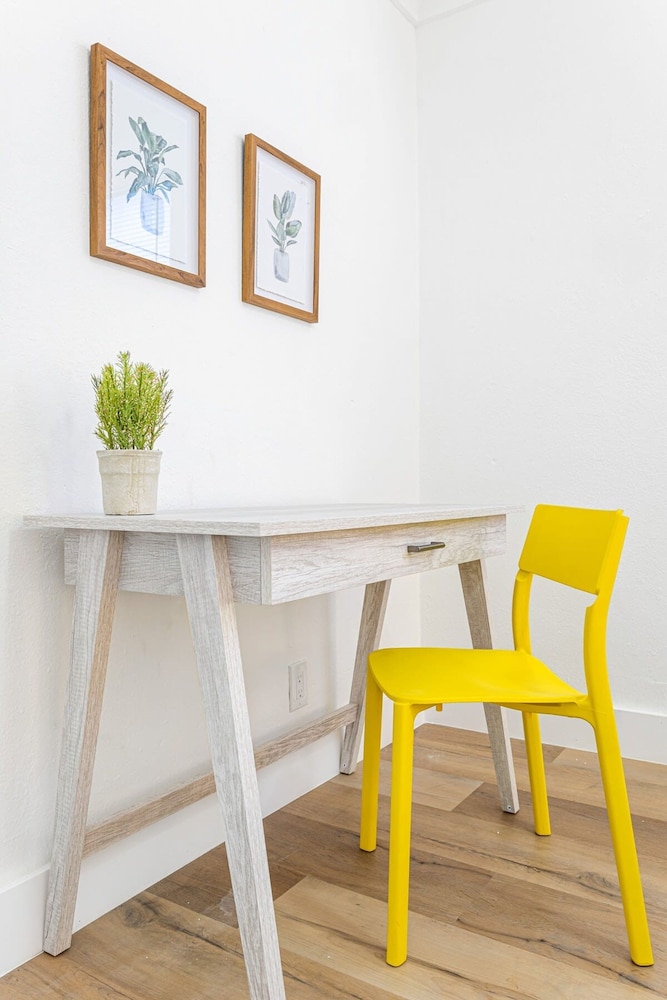 Beautiful 2 BR Apartment - Bright and Spacious