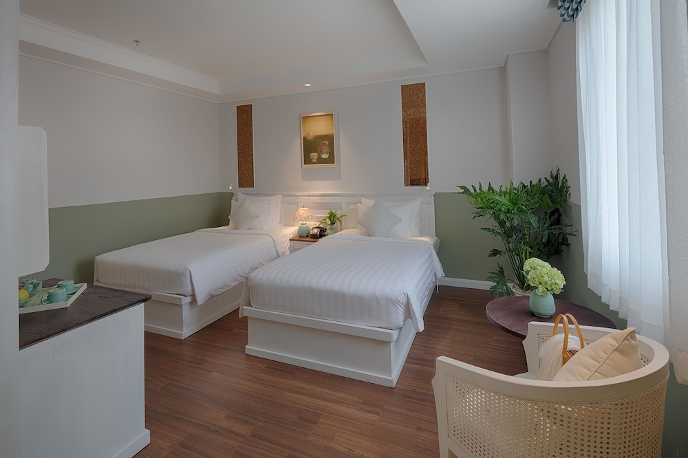Au Lac Charner Hotel 69