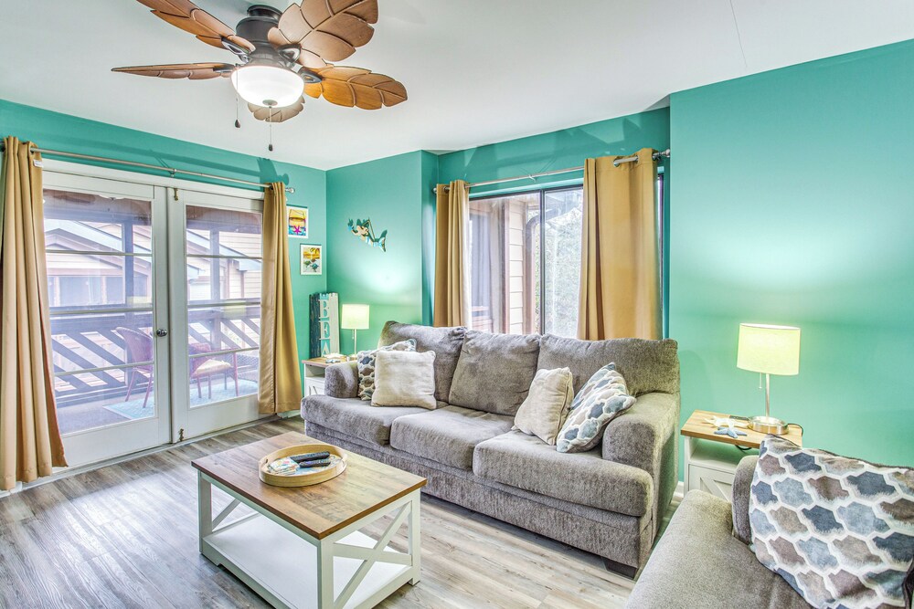 Walk to Ocean: Condo w/ 2 Pools in Myrtle Beach