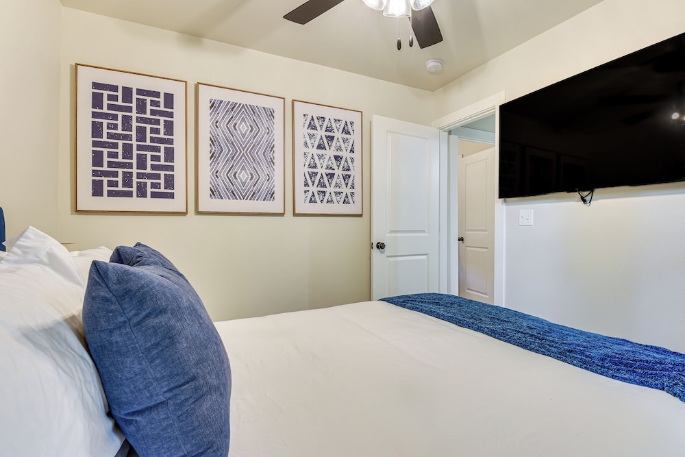 12 Mi to BOK Center: Pet-friendly Home w/ Yard!