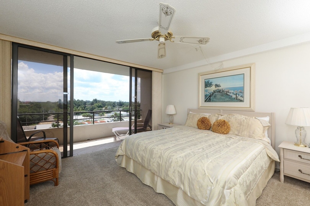 Anchorage Resort 7th Floor 2-Bedroom Condo w Private Balcony Beach Access 2 Condo