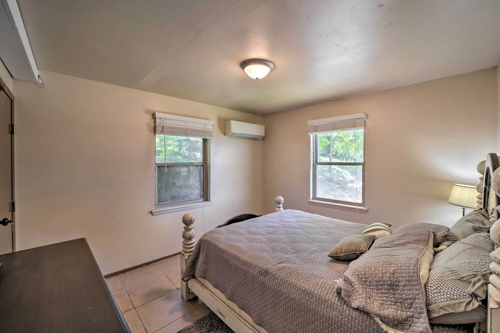 Vian Getaway w/ Lake Tenkiller Views & Deck! view 5