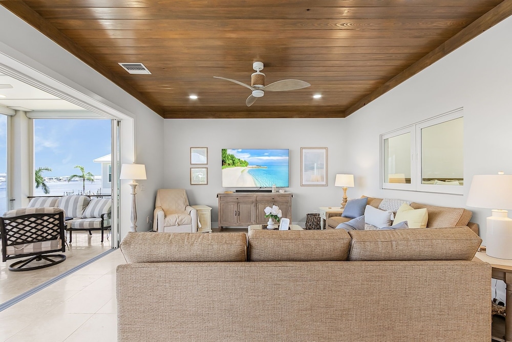 319 Bay & Beach Blessings: Pool Home W/ Water Views! 4 Bedroom Home