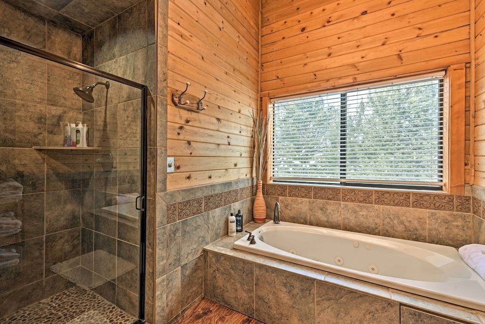 Cabin w/ Deck 2 Minutes From Angel Fire Resort view 4