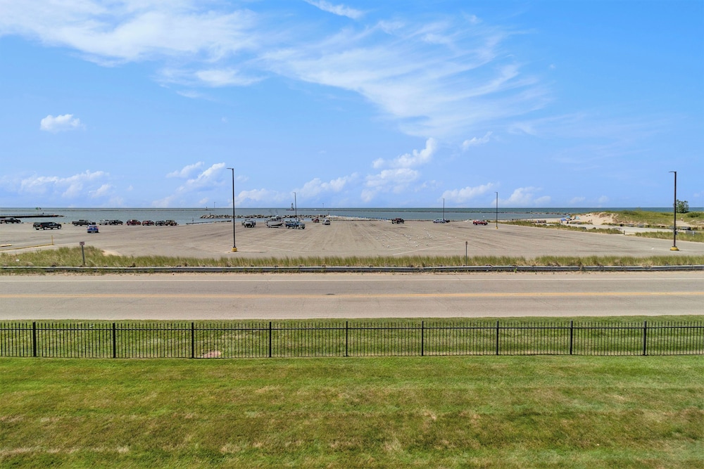 Snyder's Shoreline Inn