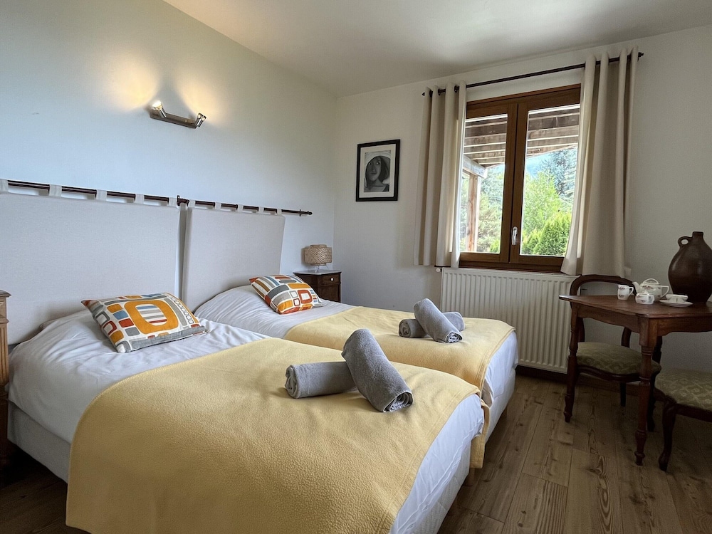 Holiday Home With Sauna, Saint-sauveur