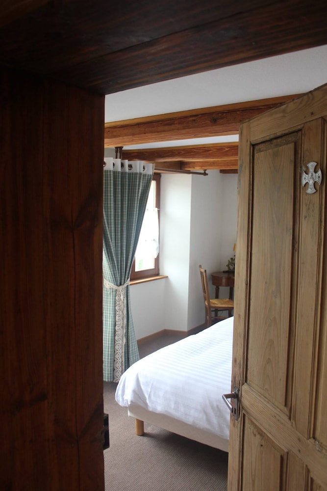 Chambres d'Hotes A l'Ombre du Verger view 2