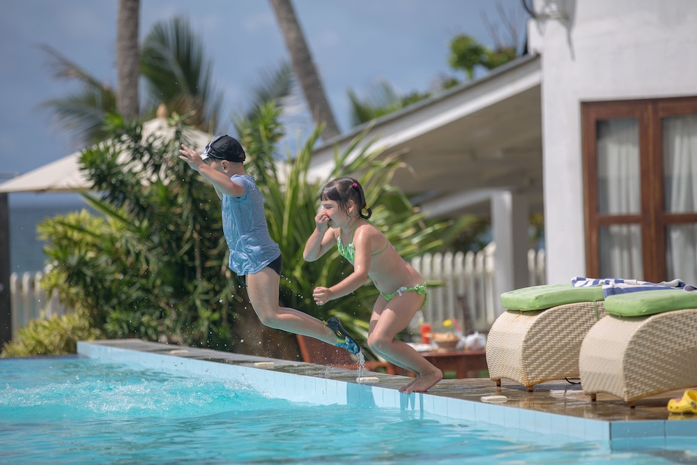 Avenra Beach Hotel