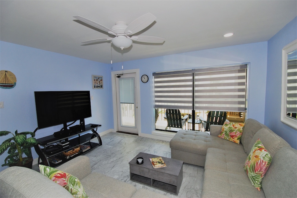 Saida Iii Unit #3306 1 Bedroom Condo by Redawning