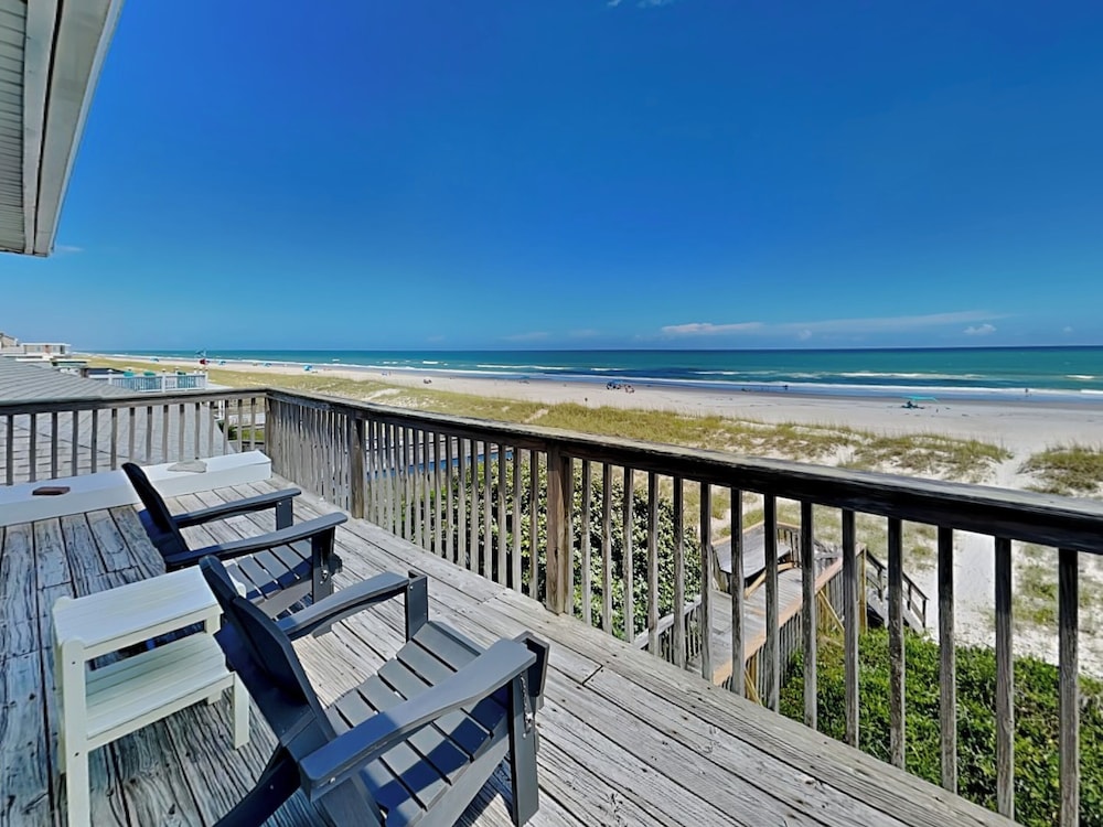 Livin' the Ruff Life by Topsail Realty
