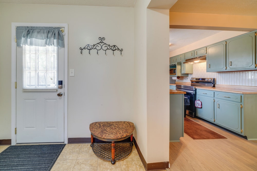 11 Mi to Uofl & Norton Hospital: Louisville Home