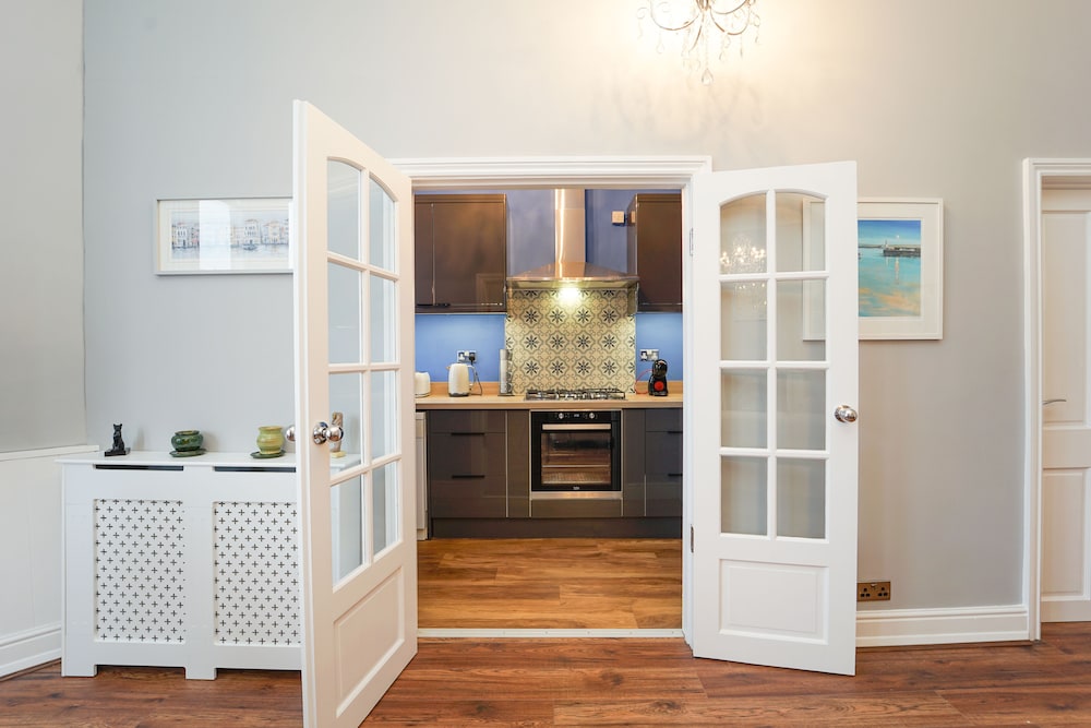 Stunning 2-bed Apartment in Weston-super-mare view 4