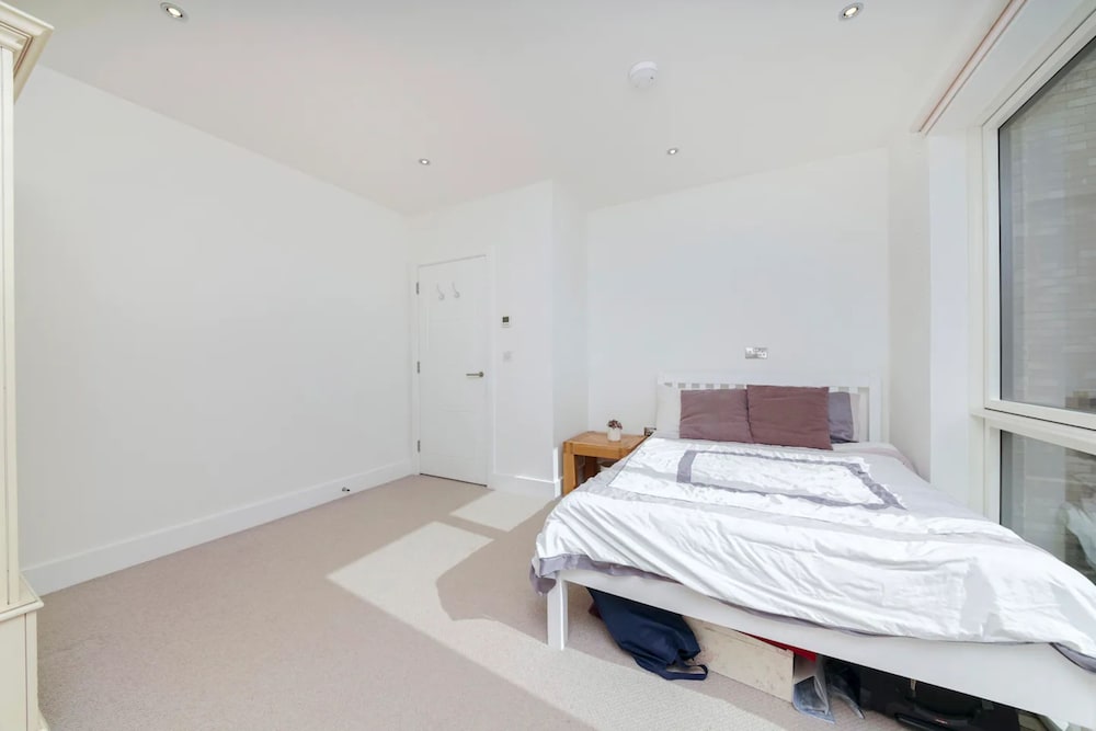 Modern 2 Bedroom Flat in East London