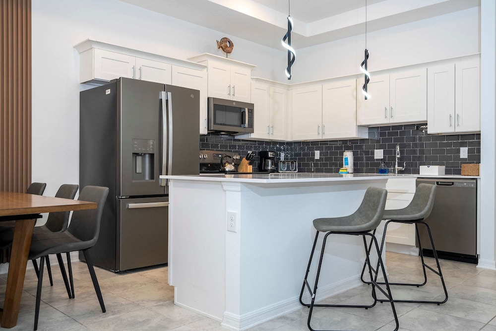 3191 402 Family Fun 3BR Themed Apt Near Disney