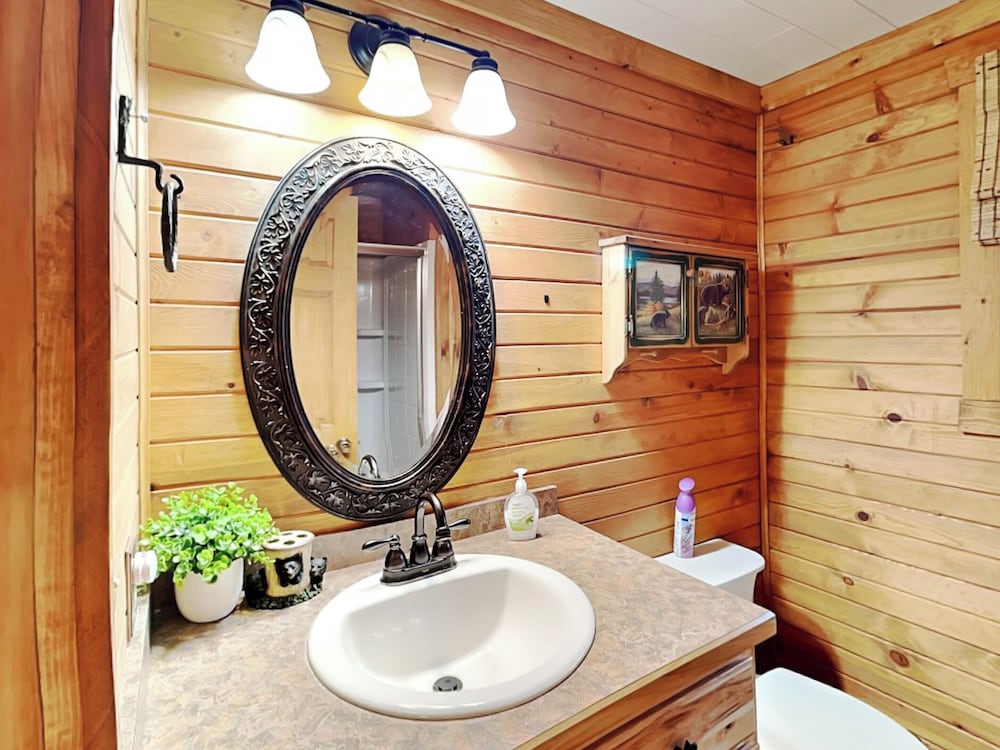 Cozy Cabin by Taylor Made Deep Creek