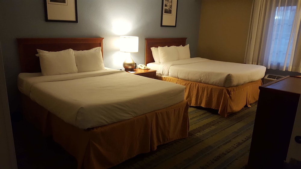 Lexington Vacations - Clarion Hotel Conference Center - North - Property Image 11