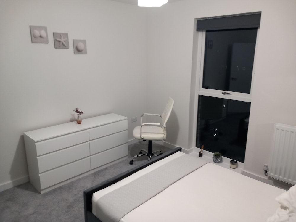 Room-charming Loughton Apartment With Ba