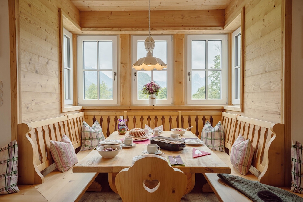 Chalet by Grundlsee Near Ski Slopes