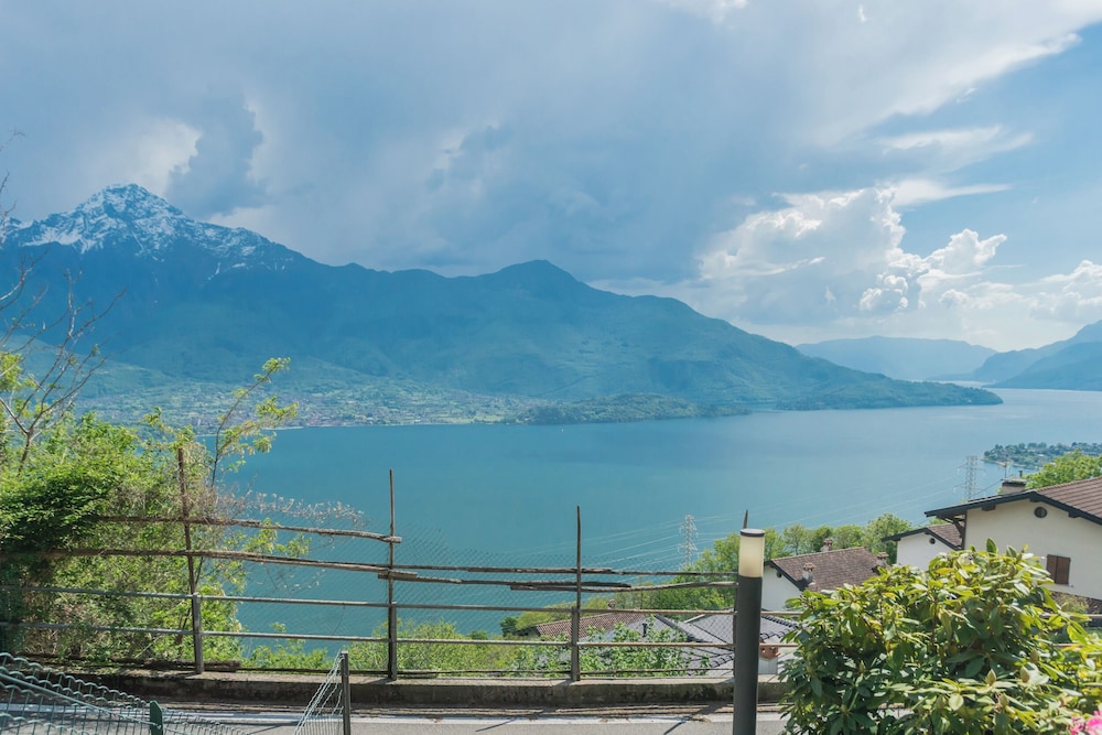 Blooms by the Lake by Rent all Como