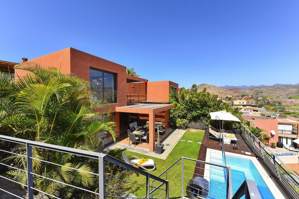 Luxurious Holiday Home With Pool in Maspalomas