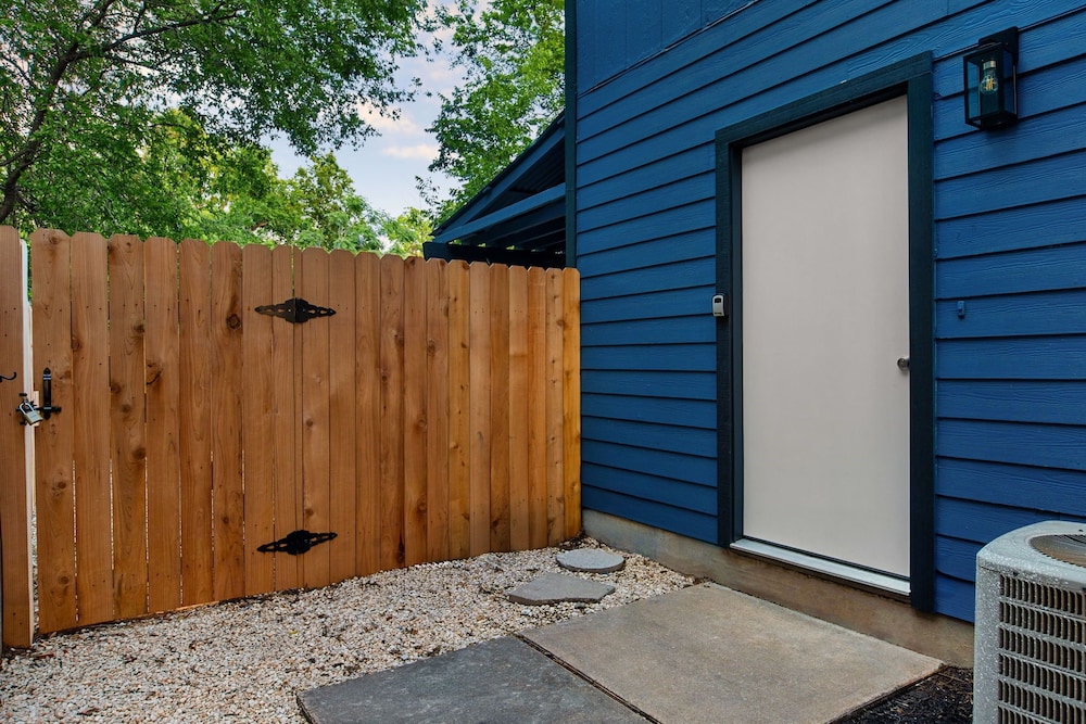 Posh & Serene 2BR w Private Patio