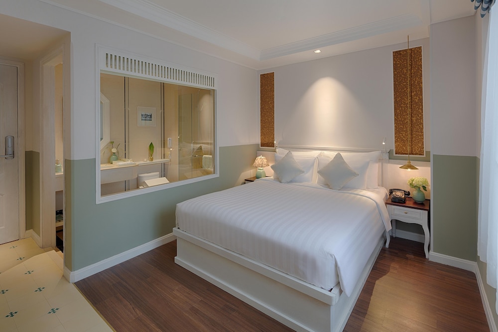 Au Lac Charner Hotel 9