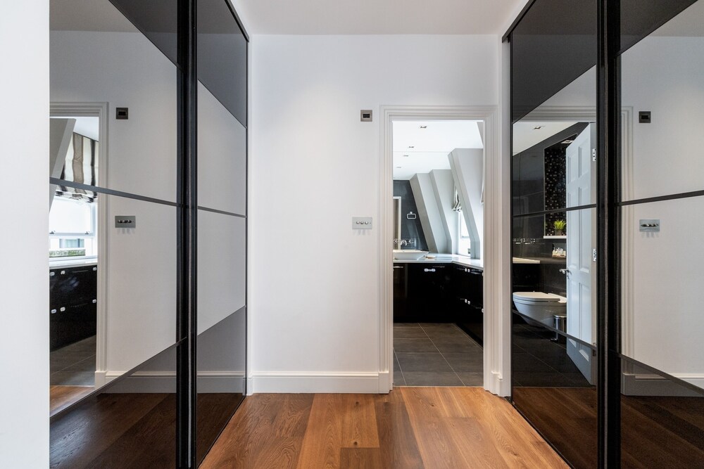 Stylish 2BR 2BA by the Heart of Soho