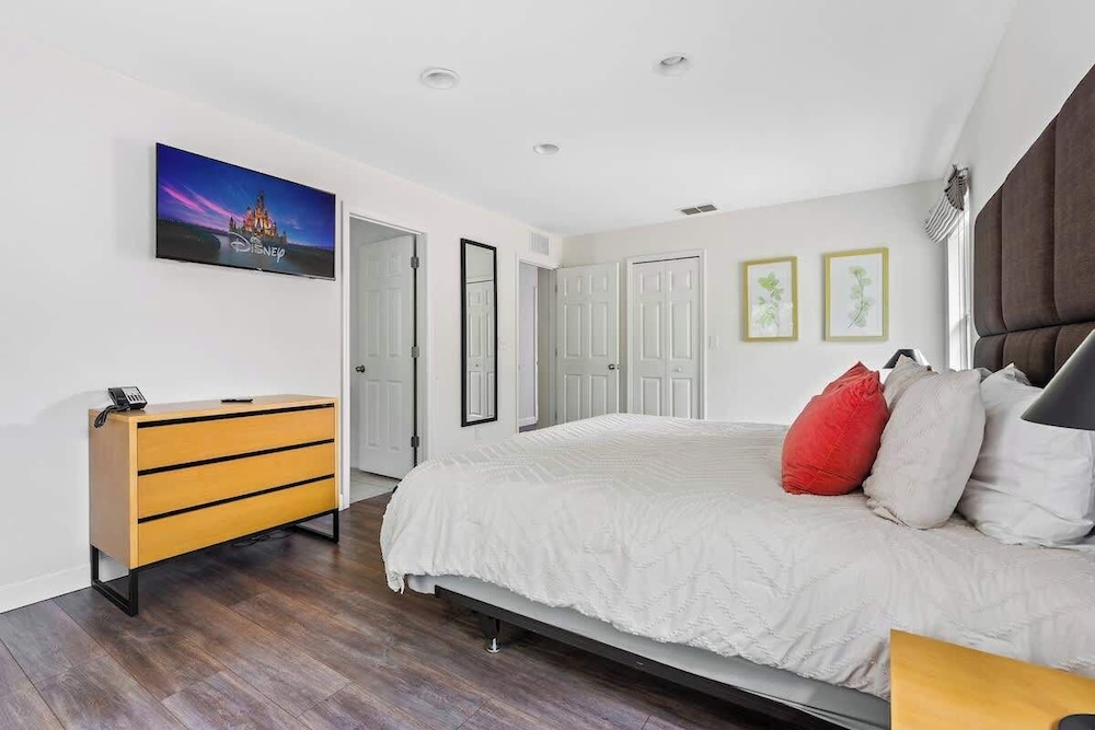 Pet Friendly 4 BR With Hot Tub
