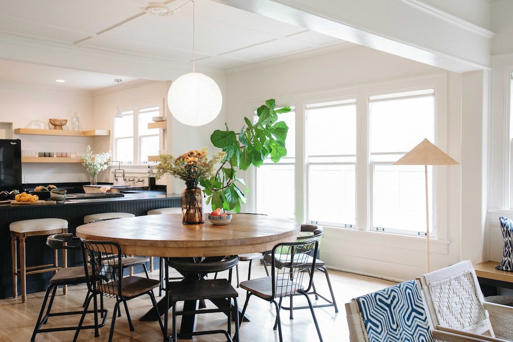 East Nashville Retreat w/ Fireplace, Backyard Firepit, Outdoor Dining & Minutes From Downtown Music, Food & Nightlife Chapel House by Avantstay