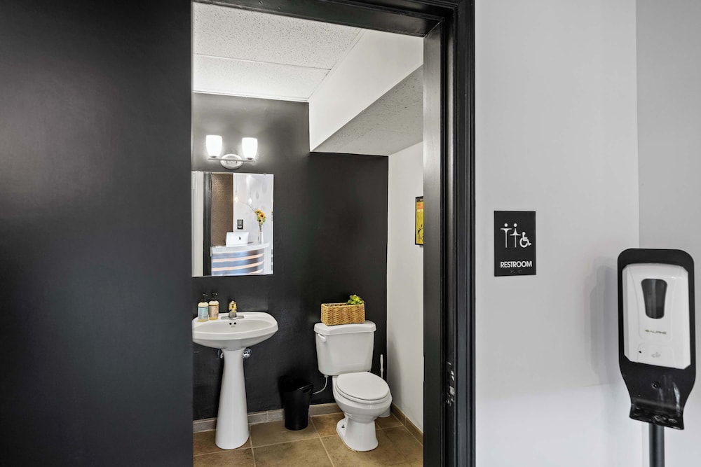 The 333 Suites 301 - Suite for 6