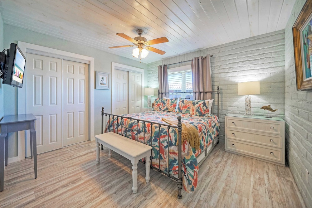 Pour Me a Vacation Mins to Beach, Community Pool+tennis Court, Private Balcony