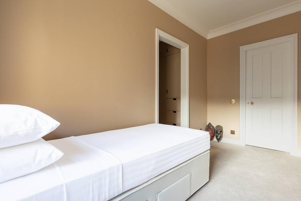 Earl's Court Square XI by Onefinestay