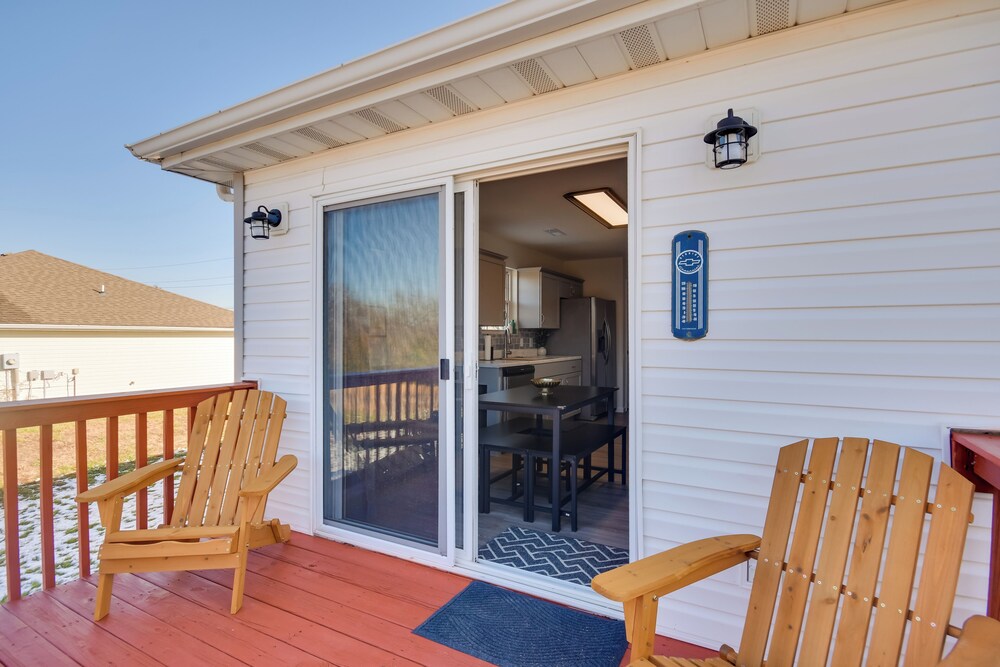 2 Mi to Dtwn Fulton: 'meadowlark' Home w/ Deck!