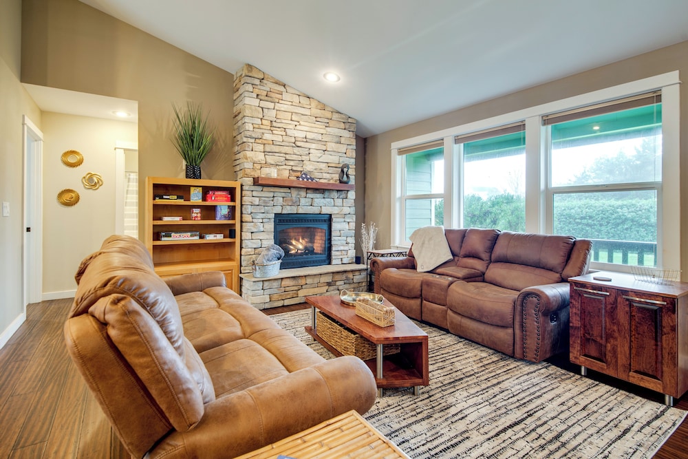 < 2 Blocks to Beach! Pet-friendly Home in Moclips