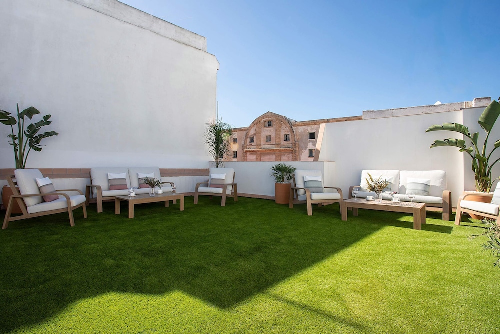 Spectacular Duplex in C diz Center Patrocinio III