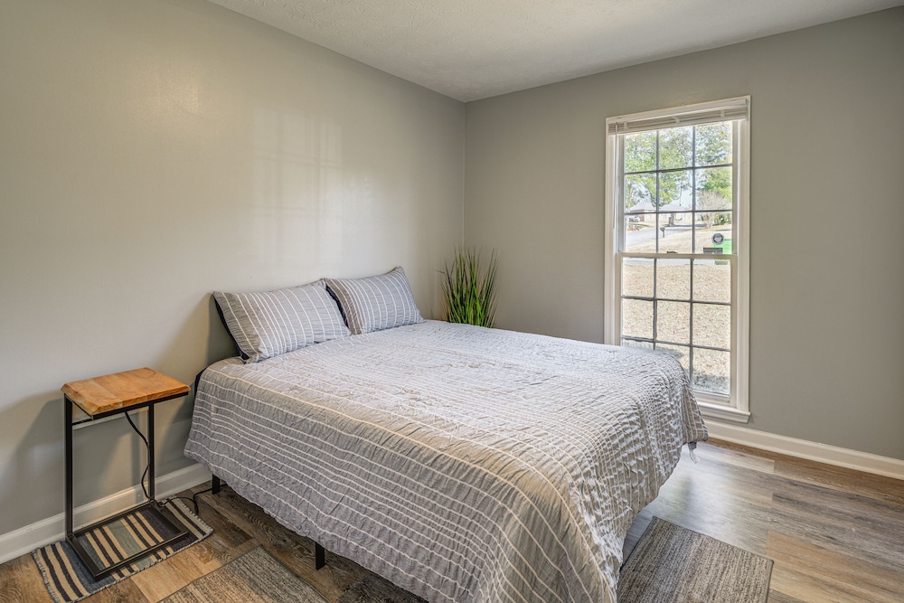 5 Mi to Fort Moore: Quiet Columbus Home w/ Yard
