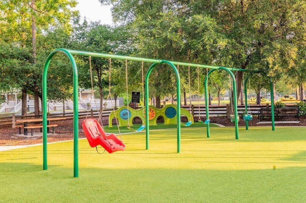 Lowcountry Lodge! In the Heart of Historic Old Town Bluffton SC