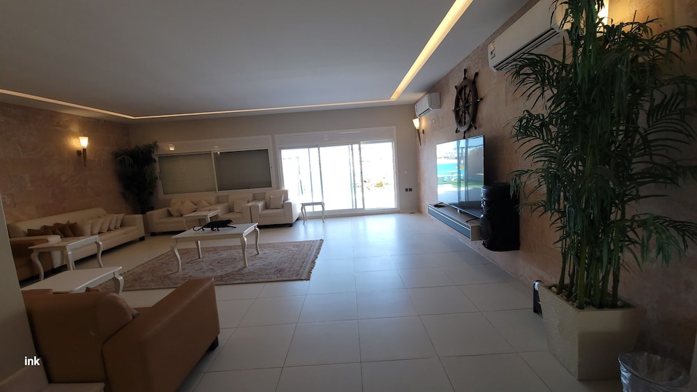 Durrat Al-Arous Villa in Moon Beach
