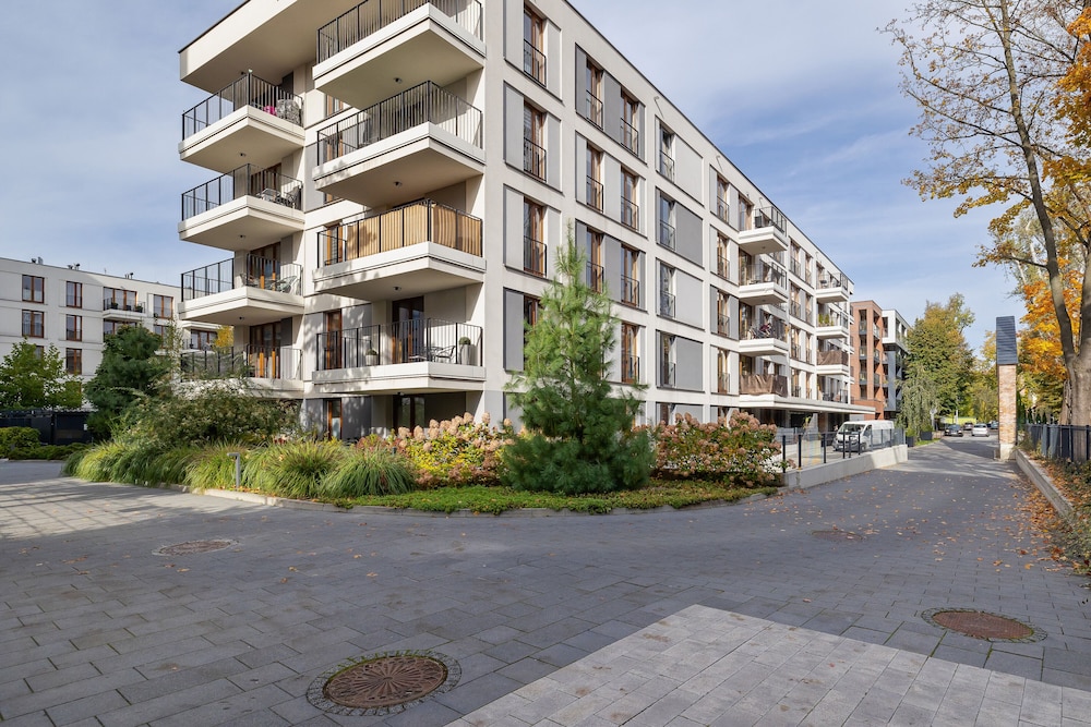 GO Apartments Studio Cracow by Renters view 3