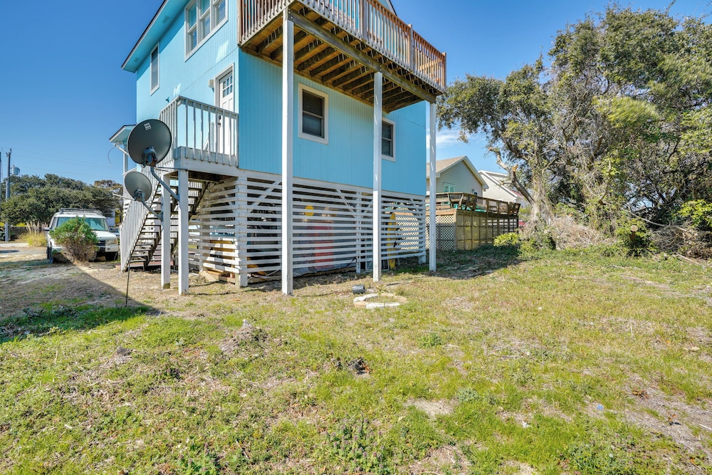 Steps to Beach: Centrally Located OBX Home!