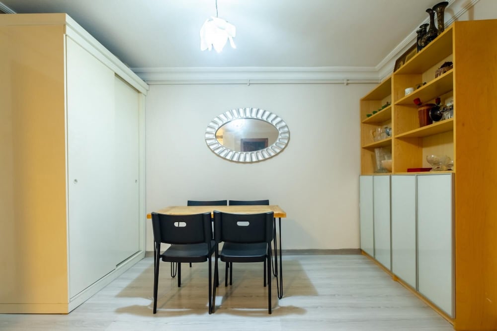 Eclectic Apartment Near Popular Attractions in Beyoglu