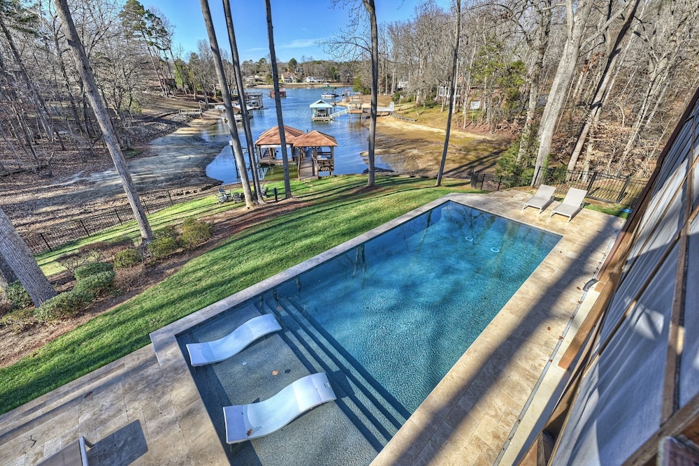 Winding Down by Avantstay Sleeps 20 + Dock, View view 4