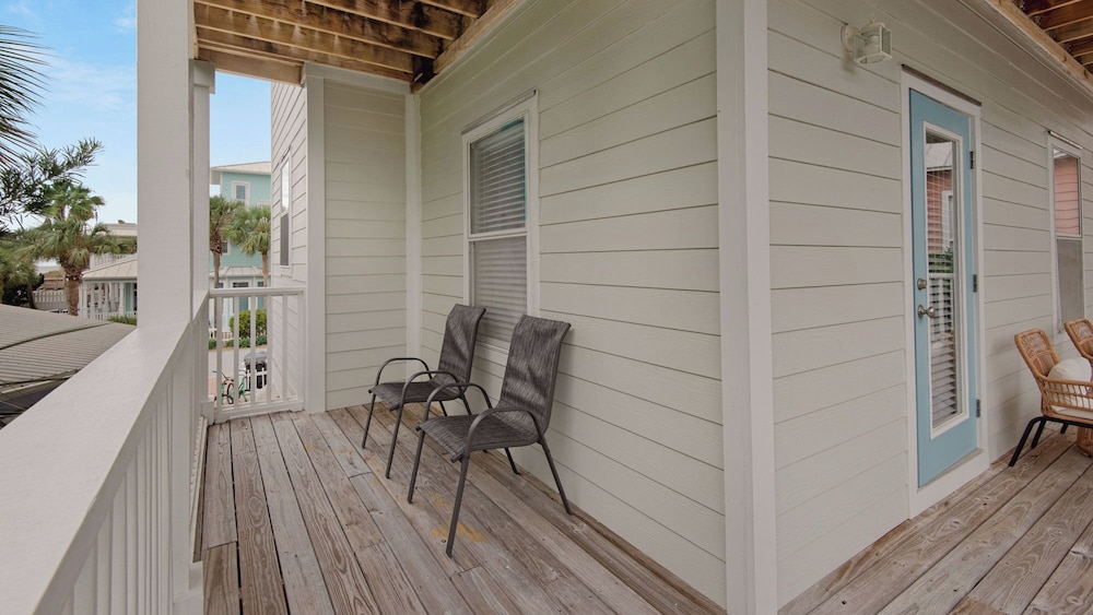 4BR Home w/ Private Pool, Game Room, Beach Access!